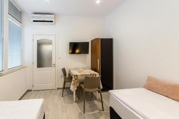 דירות לתיירים E Home Apartments