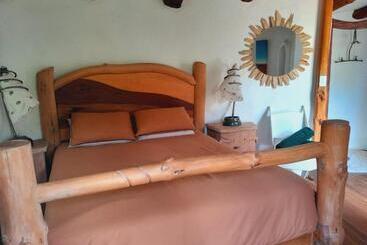 ツーリストアパートメント Half Moon Hollow Eco Cottage