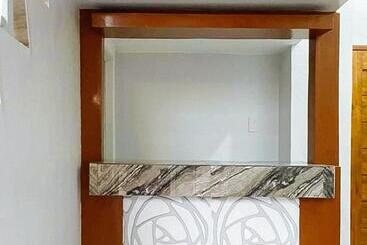 ホテル Leonila S Travellers Inn