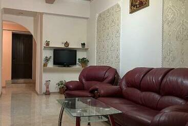 بنسيون Old Byurakan Gouest House