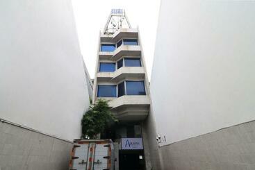 Urbanview Hotel P Residence Asemka