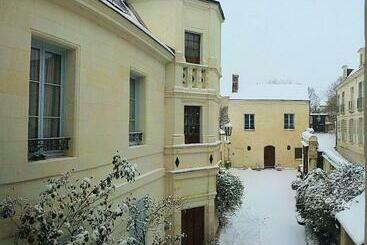 Bed and Breakfast La Maison De L Argentier Du Roy