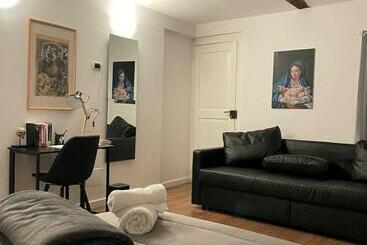 تختخواب و صبحانه Mafalda   Napoli Rooms