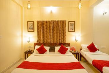 Tripli Hotels Shiv Villas