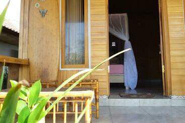 פנסיון Friend House Stay & Surf