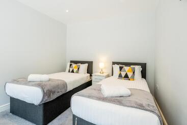 דירות לתיירים The Orchard   Spacious 5 Bed