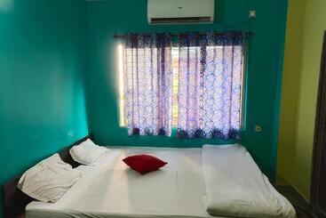 Отель Radha Rani Lodge