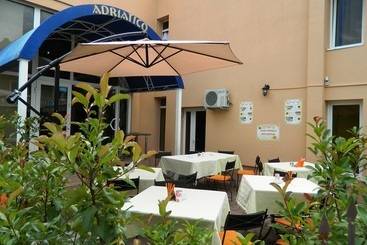 Отель Adriatico