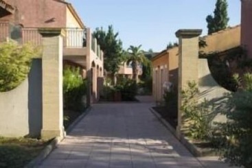 בית מלון כפרי Club Village Camarguais