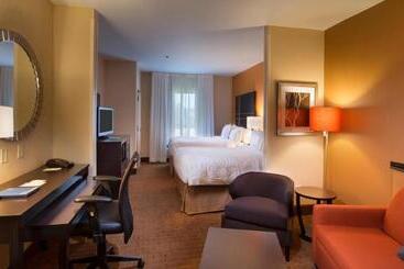هتل Fairfield Inn & Suites By Marriott Gainesville