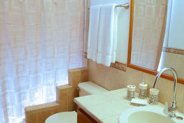 هتل Isla Bonita Yacht Club
