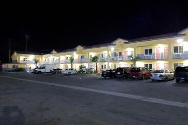 מוטל Welcome Inn San Bernardino/ Colton
