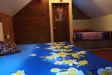 הוסטל By The C  Cabanas