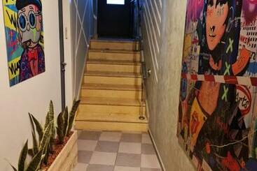 בית מלון כפרי Space Art Boutique Downtown