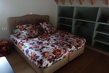 Жильё для туристов Mademoiselle Nineth Met Sauna