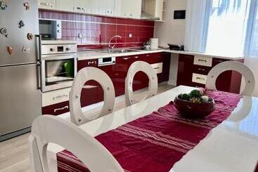 آپارتمانهای توریستها New Bazaar Cozy Apartments   Apartment 1 , 2 , 3 And 4