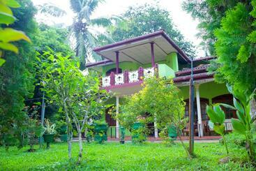 بنسيون Little Birds Safari Lodge