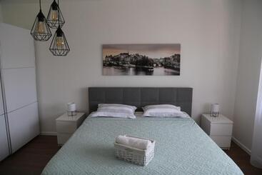 آپارتمان‌های توریست‌ها Garden House Apartment