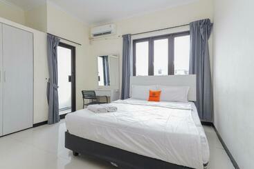 בית מלון כפרי Koolkost Near Tunjungan Plaza