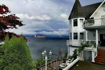 Пансион Walkon Waterfront Castle Cove Inn