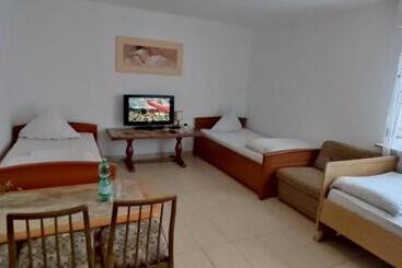 관광객 아파트 Wohnung Für Grosse Gruppe Bis 10 Person