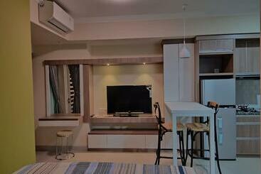 アパートホテル Apartemen Grand Kamala Lagoon Bekasi By Cicie Room
