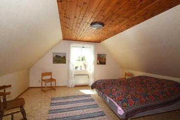 游客公寓 Cozy And Rural Holiday Accommodation 150 Meters From Lake Vanern