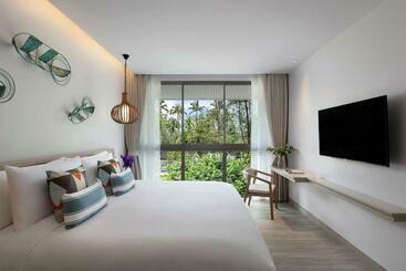 هتل Avani Plus Khao Lak Resort