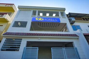 Fabhotel Greenwood Stays