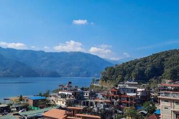 هتل The Maple Inn