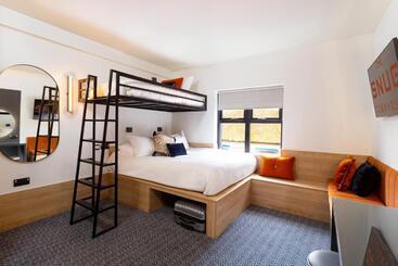 酒店 The Snug Townhouse