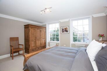 Жильё для туристов Marylebone Luxury 2 Bed Duplex With Terrace