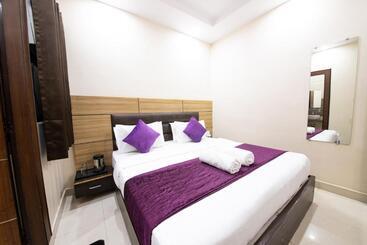 Perfect Stayz Dwarkesh Hotel Near Haridwar Railway Station