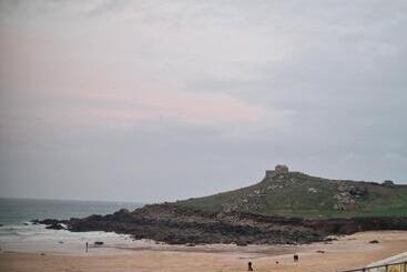 شقق خاصة سياحية Small Cottage Close To Carbis Bay Beach & St Ives