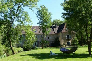 مبيت وإفطار Moulin De Latreille