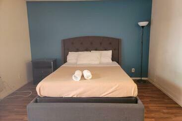 Charming Hotel Style Beverly Hills