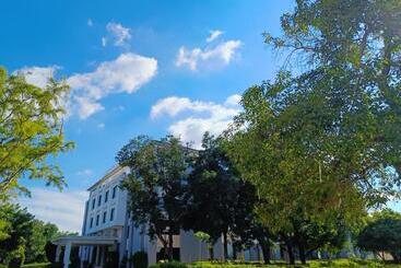 Отель Savitri Resort