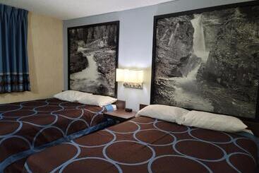 هتل Super 8 North Red Deer