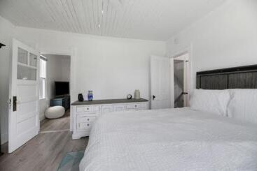 דירות לתיירים The Overlook Nook