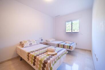 דירות לתיירים Bright Apartment On United Golf Resort   Al4812