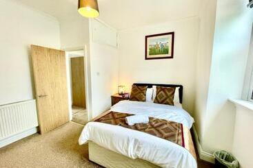 آپارتمان‌های توریست‌ها Executive Apartments, Nr City Centre With Private Parking