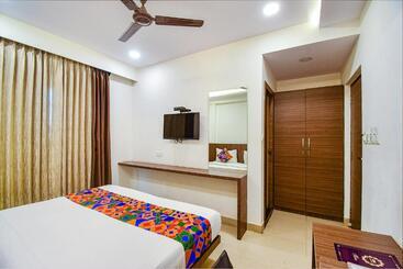 Fabhotel Kzar Select 2km From Park Street