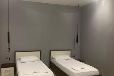 בית מלון כפרי Kaloshi