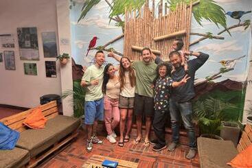 פנסיון Adventure Hostel