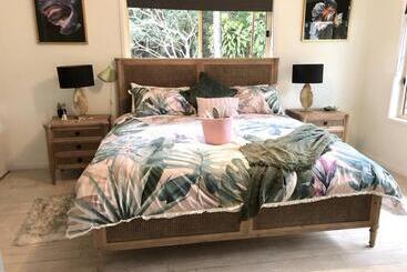 דירות לתיירים Pet Friendly Home With Pool And Boat Parking