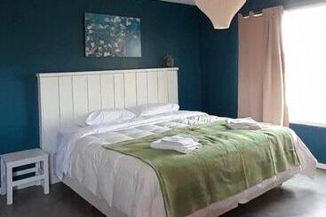 ツーリストアパートメント La Azul