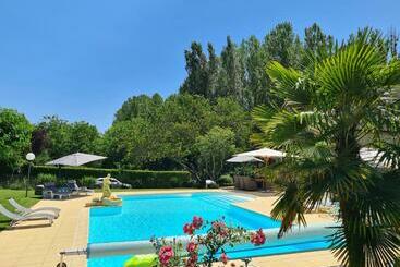 Жильё для туристов Le Malpas Kingfisher