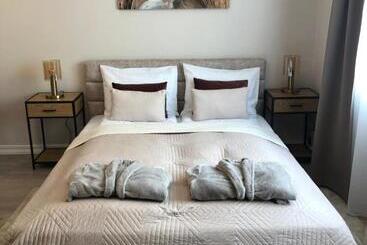 آپارتمانهای توریستها Modern Studio Apartment Near The Beach   5 Min Walk