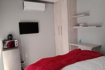 פנסיון Waterfall View Lodge