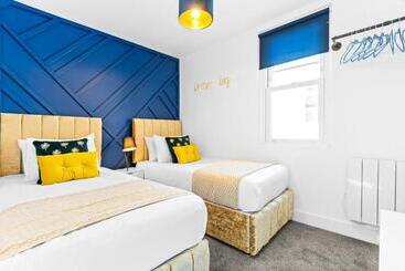 관광객 아파트 The Woodfield   Stunning Modern 2 Bed Apartment   Tv In Every Bedroom!